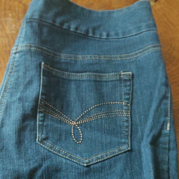 George Jeans - Picture 2 of 4